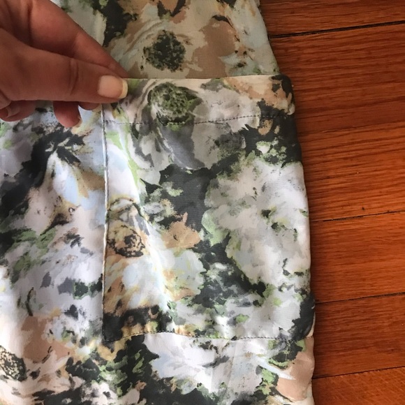 NWT Floral Dress with Double Pockets! - Picture 6 of 12